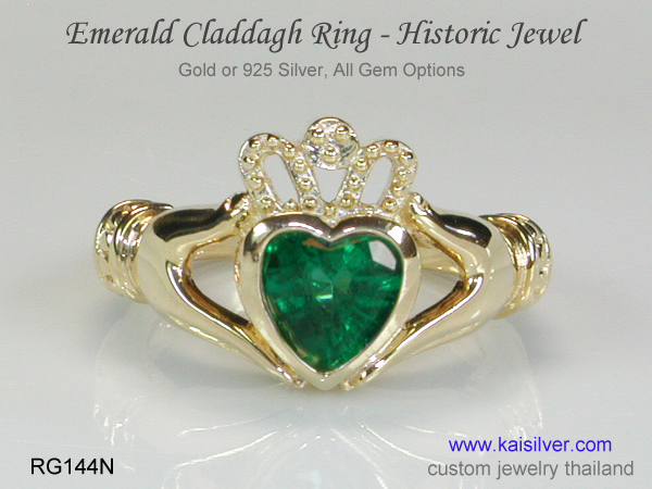 claddagh ring with emerald gemstone